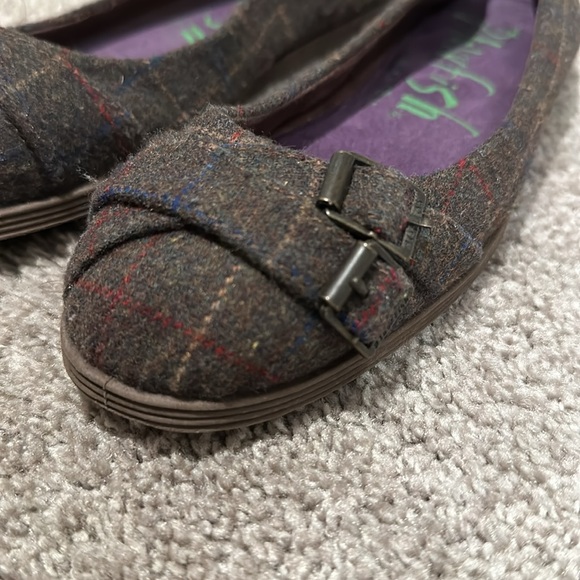 Blowfish Malibu 8W flats, Brown w/line patterns, very cute! - Picture 2 of 7